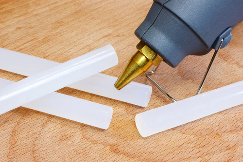 how does hot melt glue work