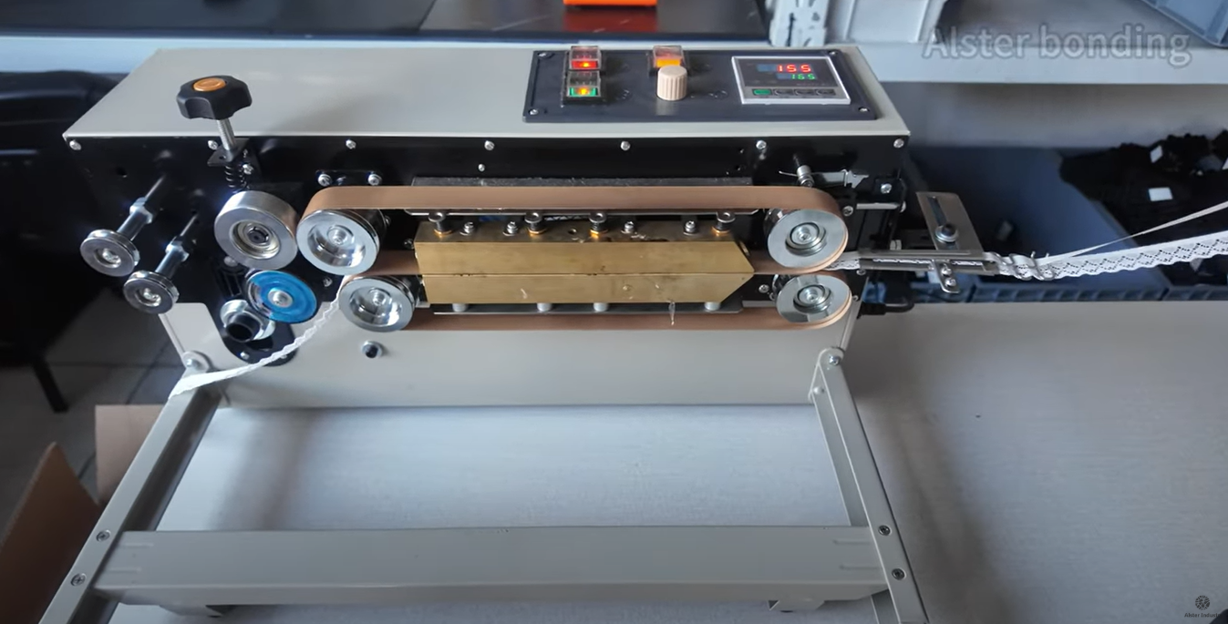 Seamless Lace and Hot Melt Adhesive Films Laminating Machine