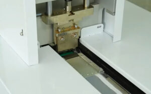 Auotamatic ultrasonic cutting welding waistband machine